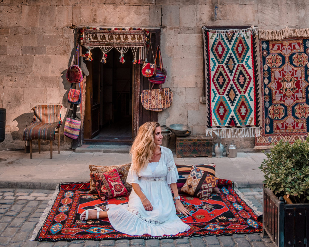 Eef at a carpet shop in Baku