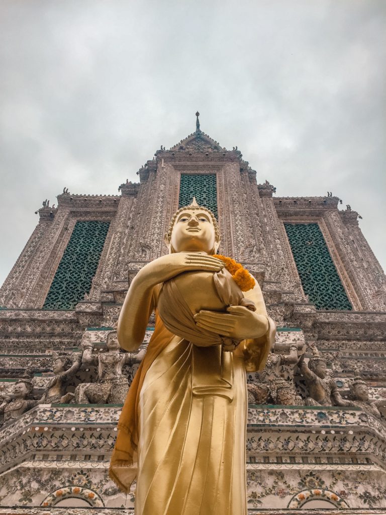 Golden Statue at Wat arun